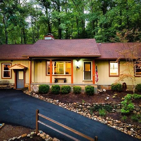Beautiful Chalet With Fireplace And Large Game Room ガトリンバーグ エクステリア 写真