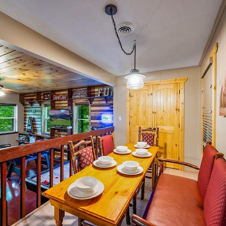 Beautiful Chalet With Fireplace And Large Game Room ガトリンバーグ エクステリア 写真