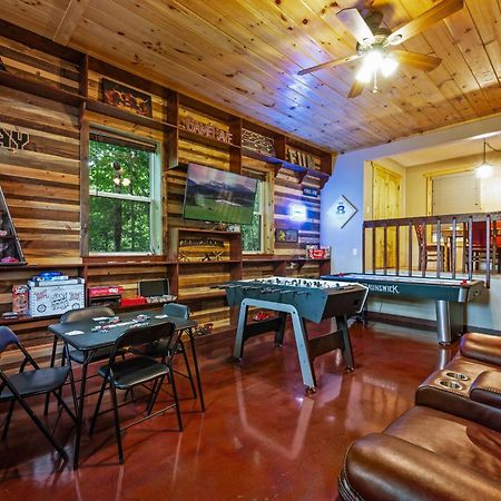 Beautiful Chalet With Fireplace And Large Game Room ガトリンバーグ エクステリア 写真