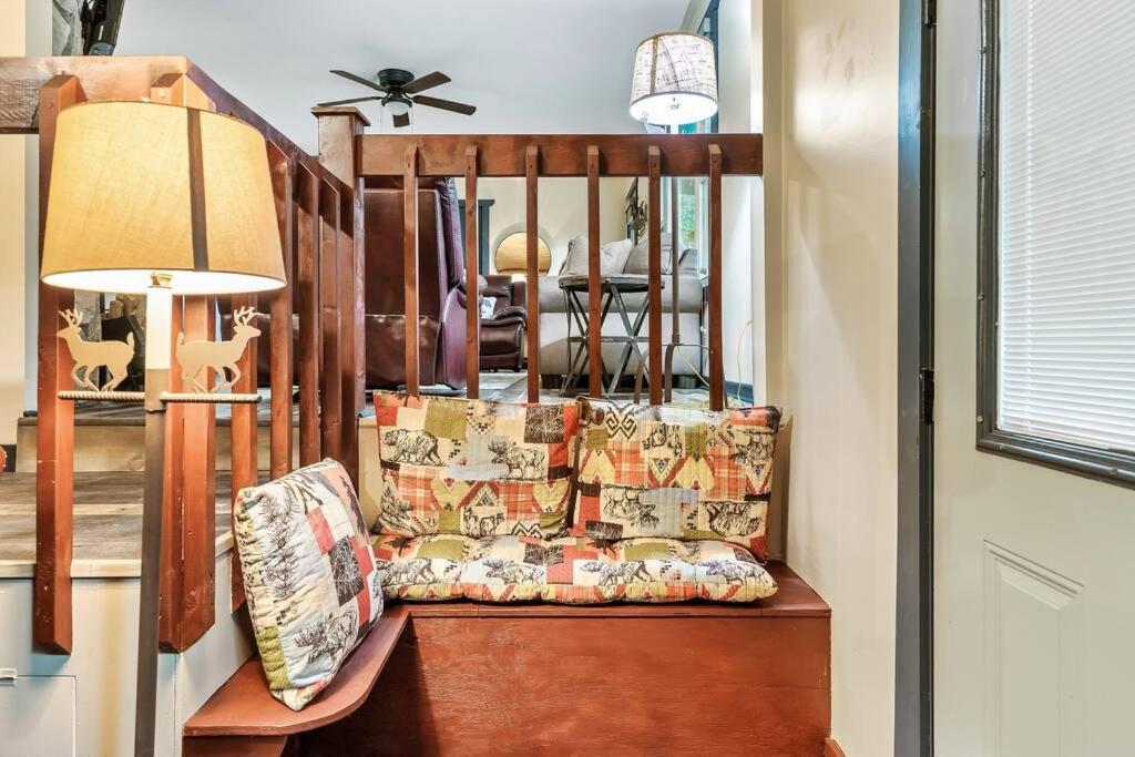 Beautiful Chalet With Fireplace And Large Game Room ガトリンバーグ エクステリア 写真