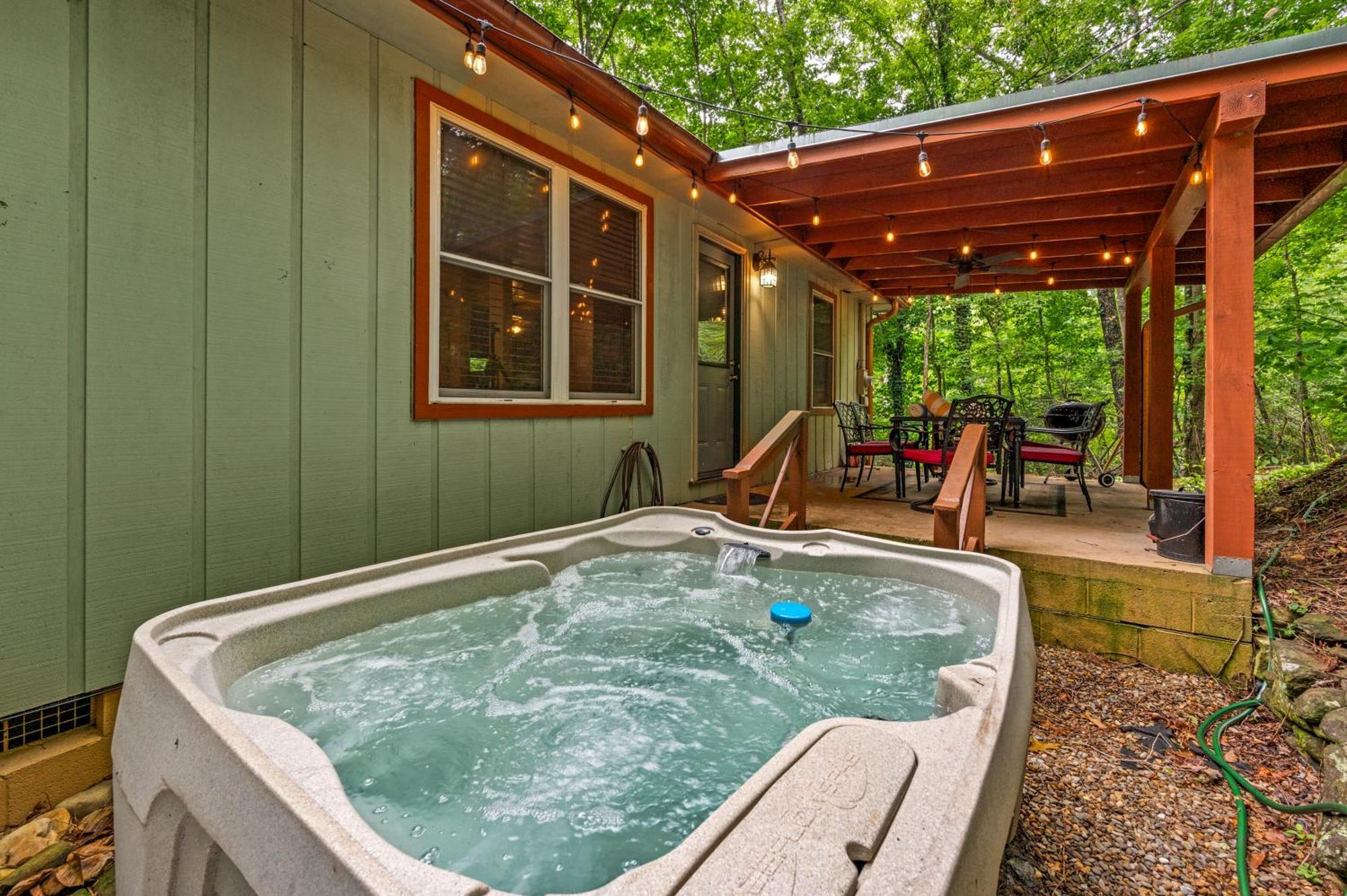 Beautiful Chalet With Fireplace And Large Game Room ガトリンバーグ エクステリア 写真