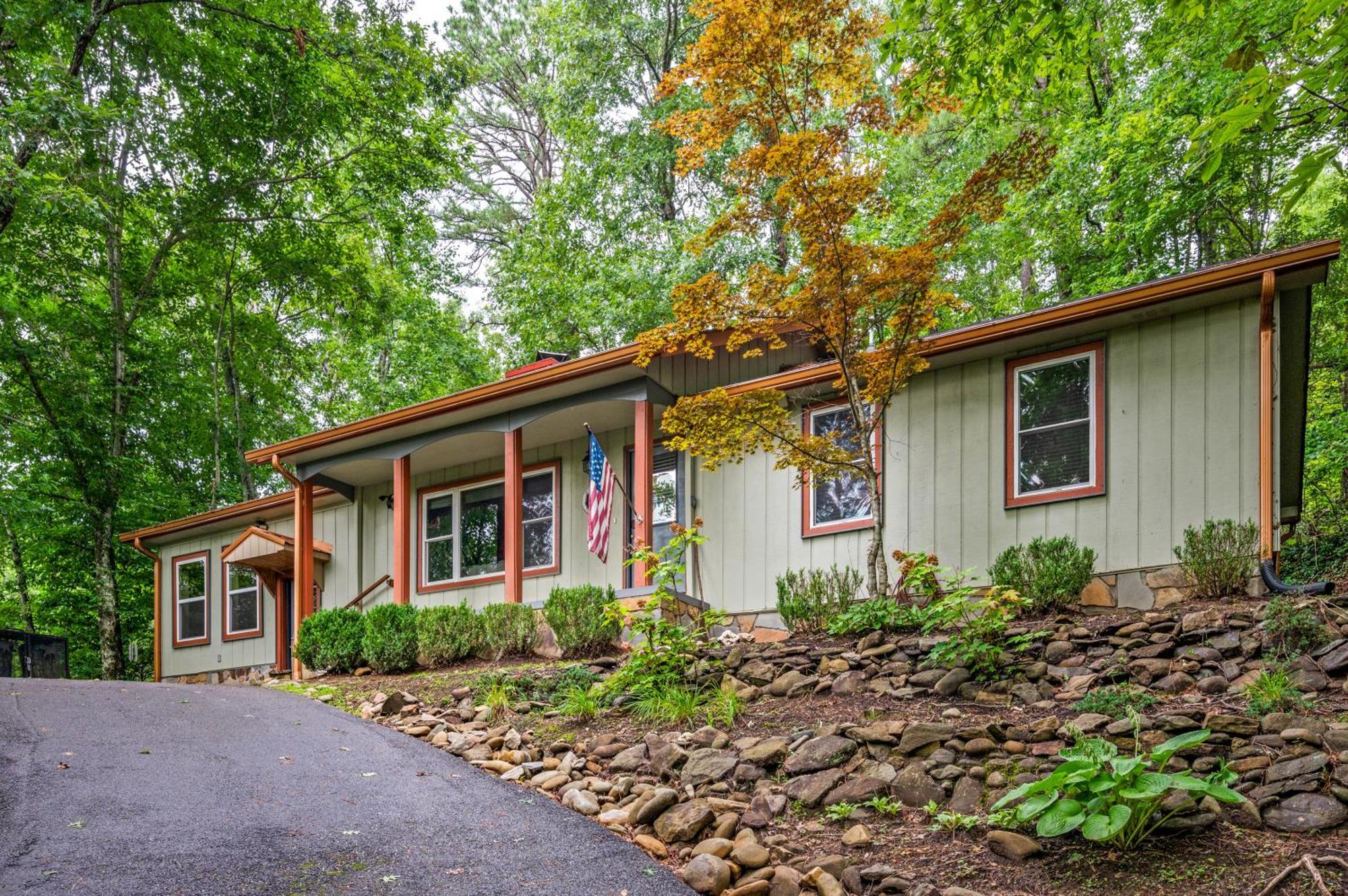 Beautiful Chalet With Fireplace And Large Game Room ガトリンバーグ エクステリア 写真