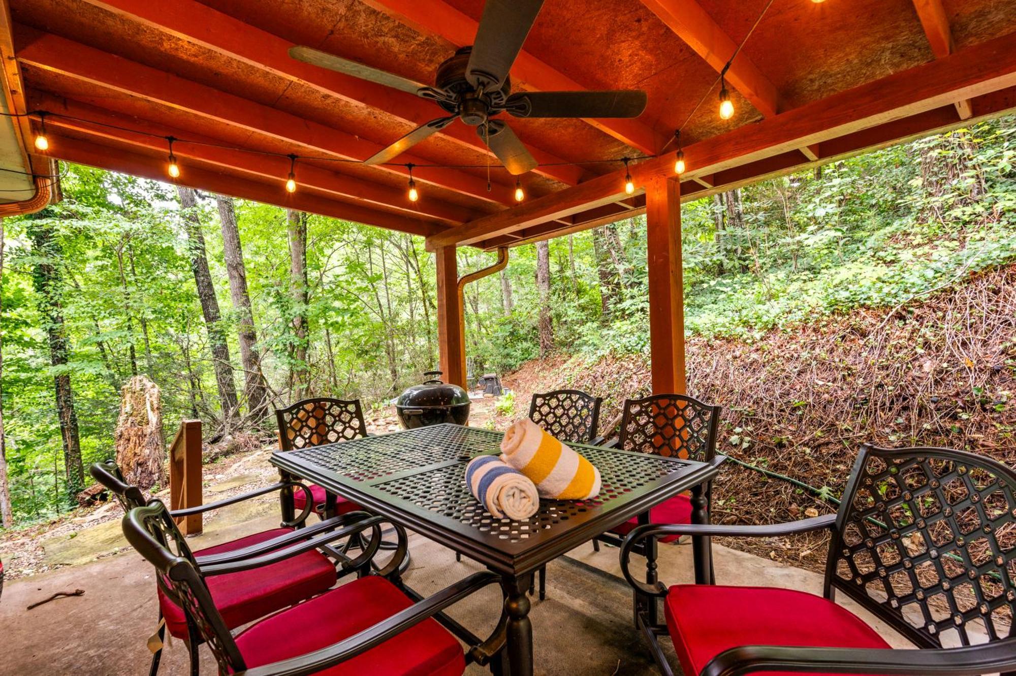Beautiful Chalet With Fireplace And Large Game Room ガトリンバーグ エクステリア 写真