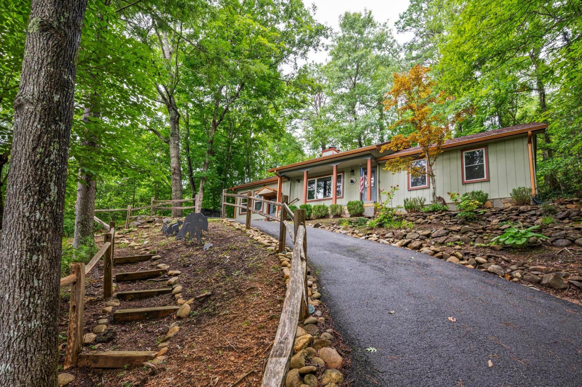 Beautiful Chalet With Fireplace And Large Game Room ガトリンバーグ エクステリア 写真