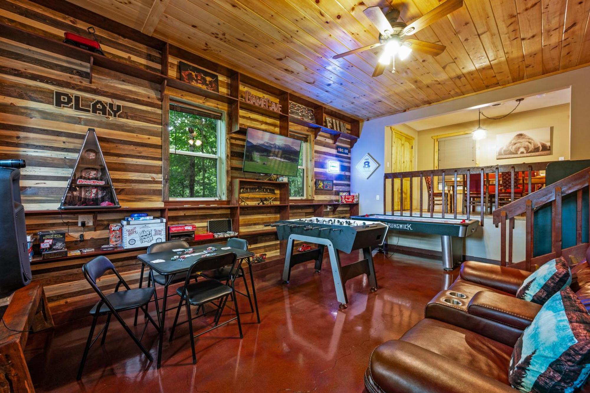Beautiful Chalet With Fireplace And Large Game Room ガトリンバーグ エクステリア 写真
