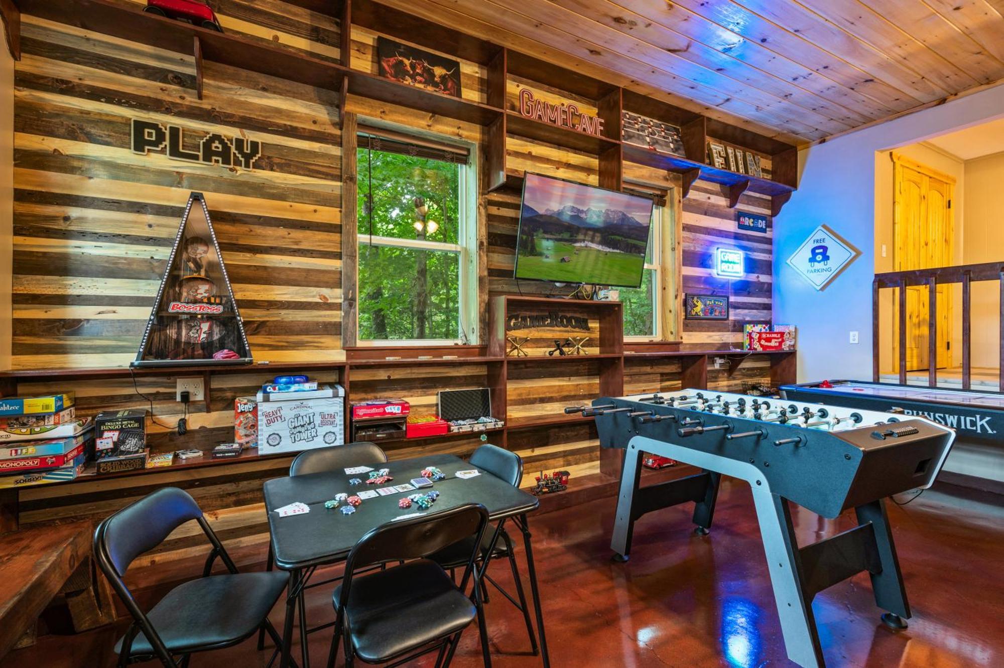Beautiful Chalet With Fireplace And Large Game Room ガトリンバーグ エクステリア 写真