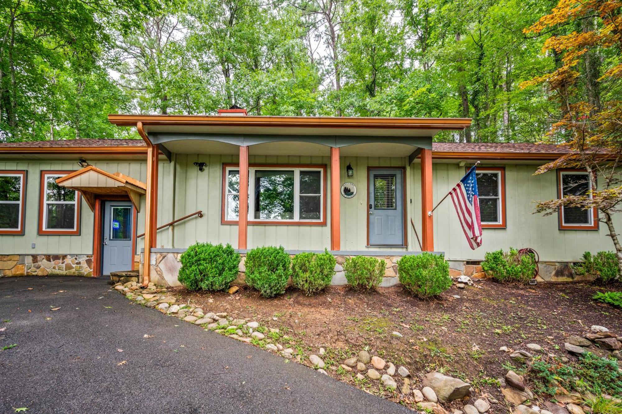 Beautiful Chalet With Fireplace And Large Game Room ガトリンバーグ エクステリア 写真