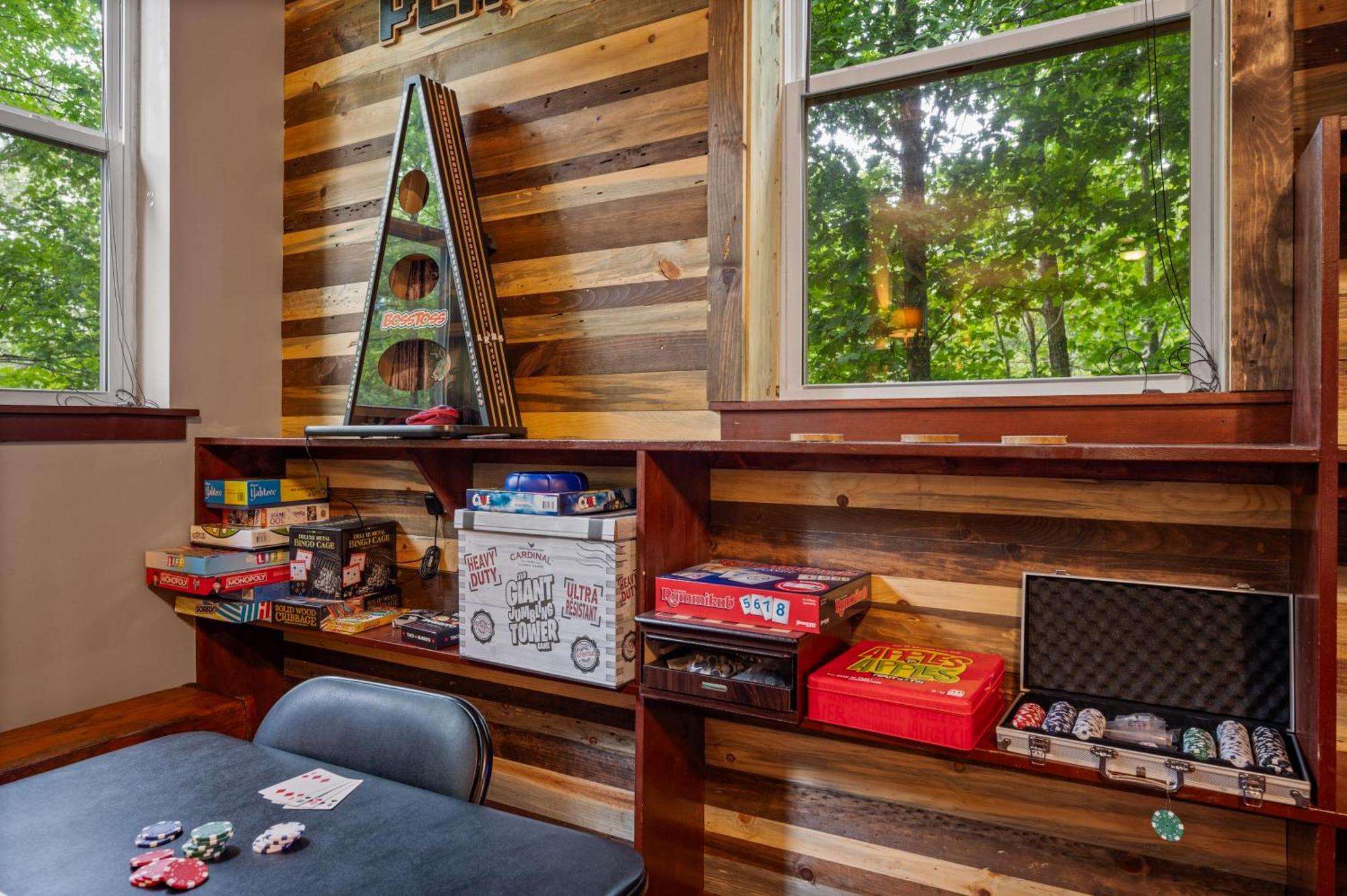 Beautiful Chalet With Fireplace And Large Game Room ガトリンバーグ エクステリア 写真