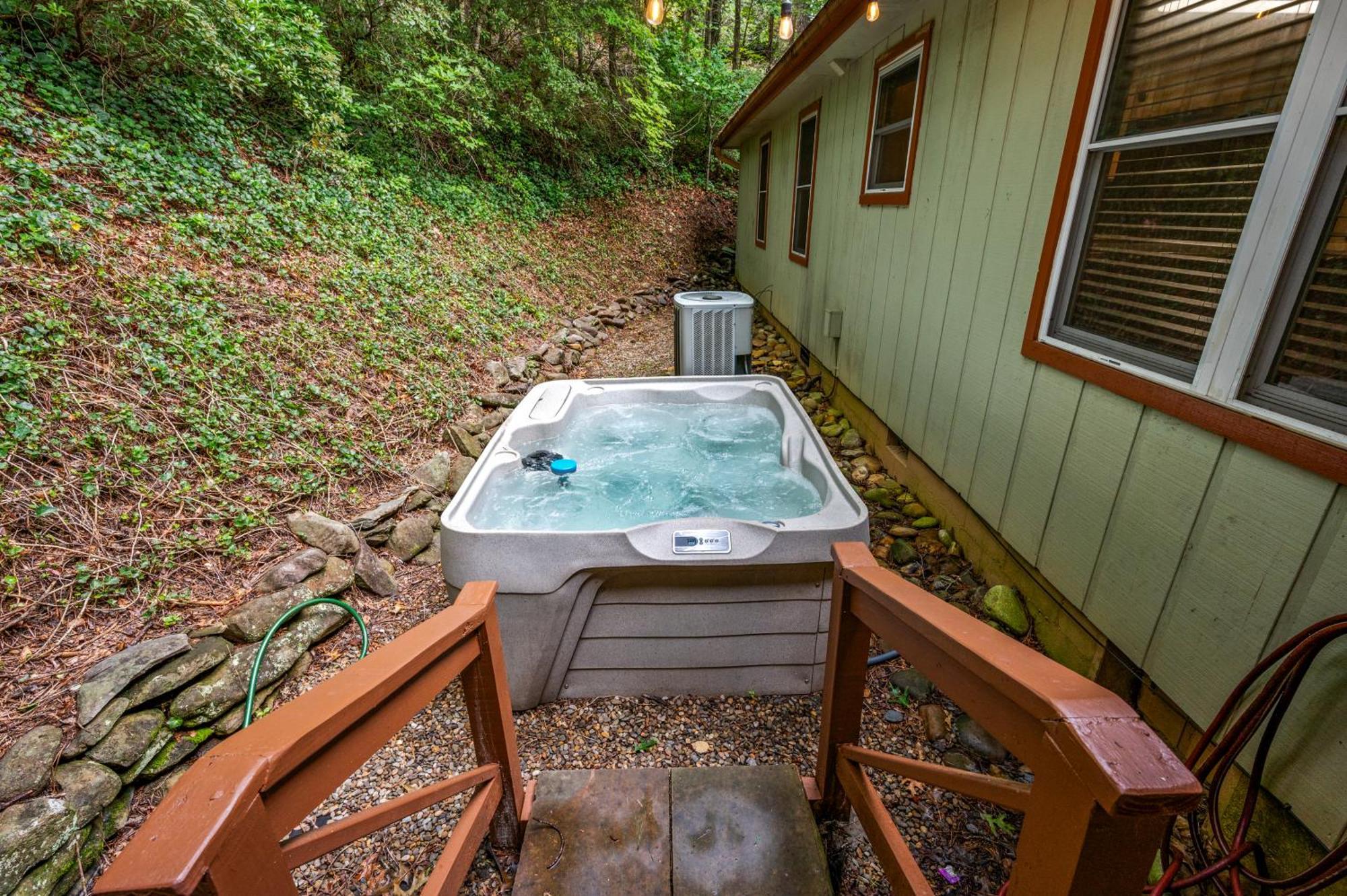 Beautiful Chalet With Fireplace And Large Game Room ガトリンバーグ エクステリア 写真