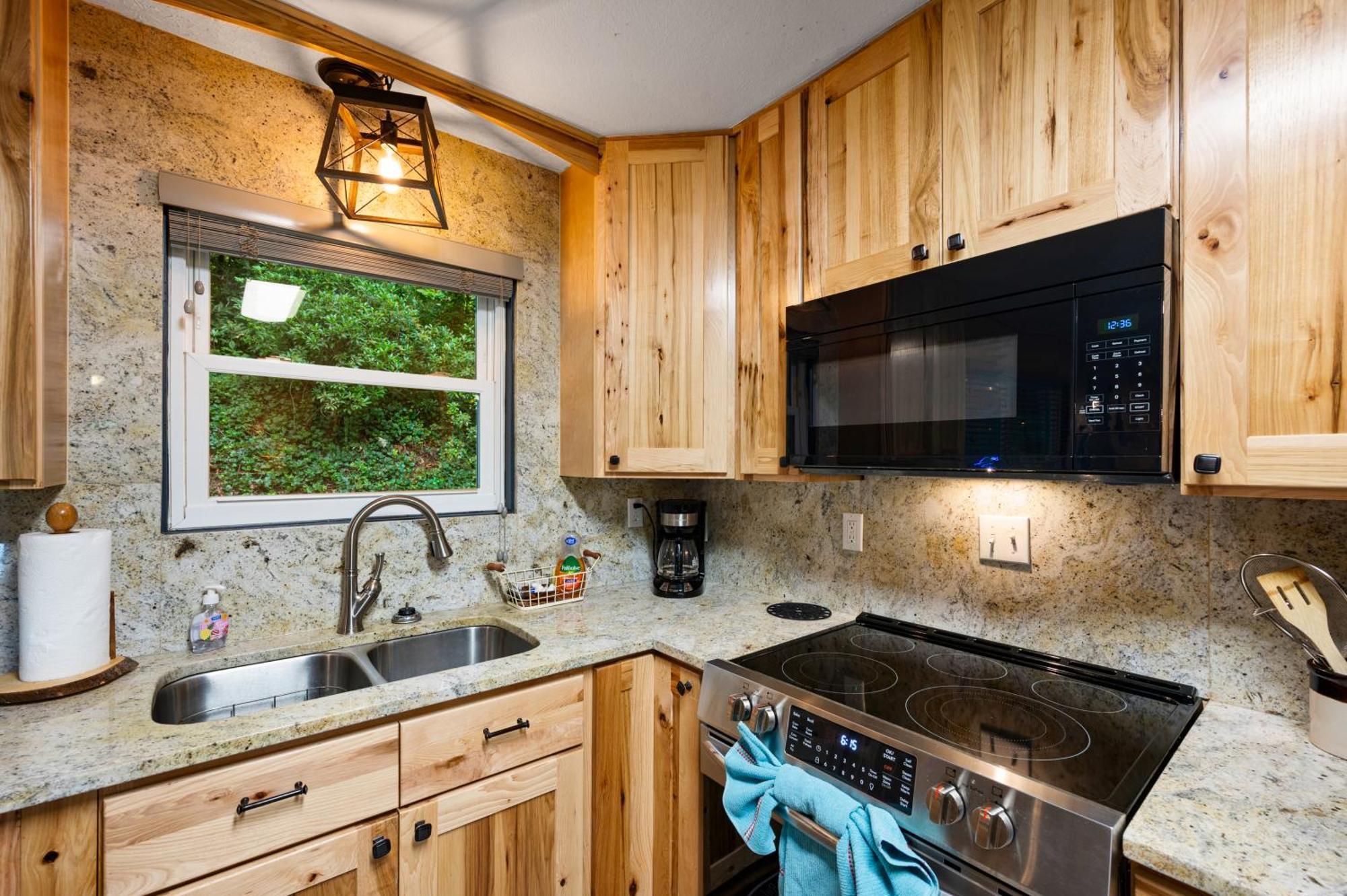 Beautiful Chalet With Fireplace And Large Game Room ガトリンバーグ エクステリア 写真