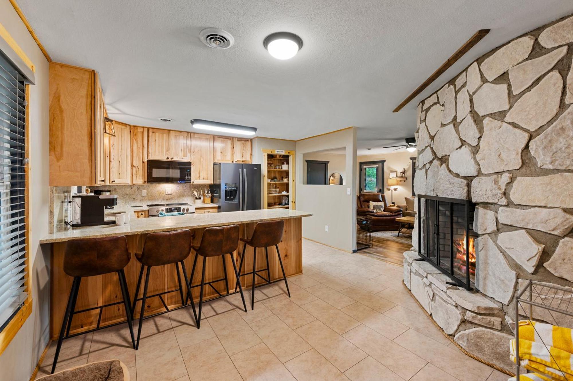 Beautiful Chalet With Fireplace And Large Game Room ガトリンバーグ エクステリア 写真