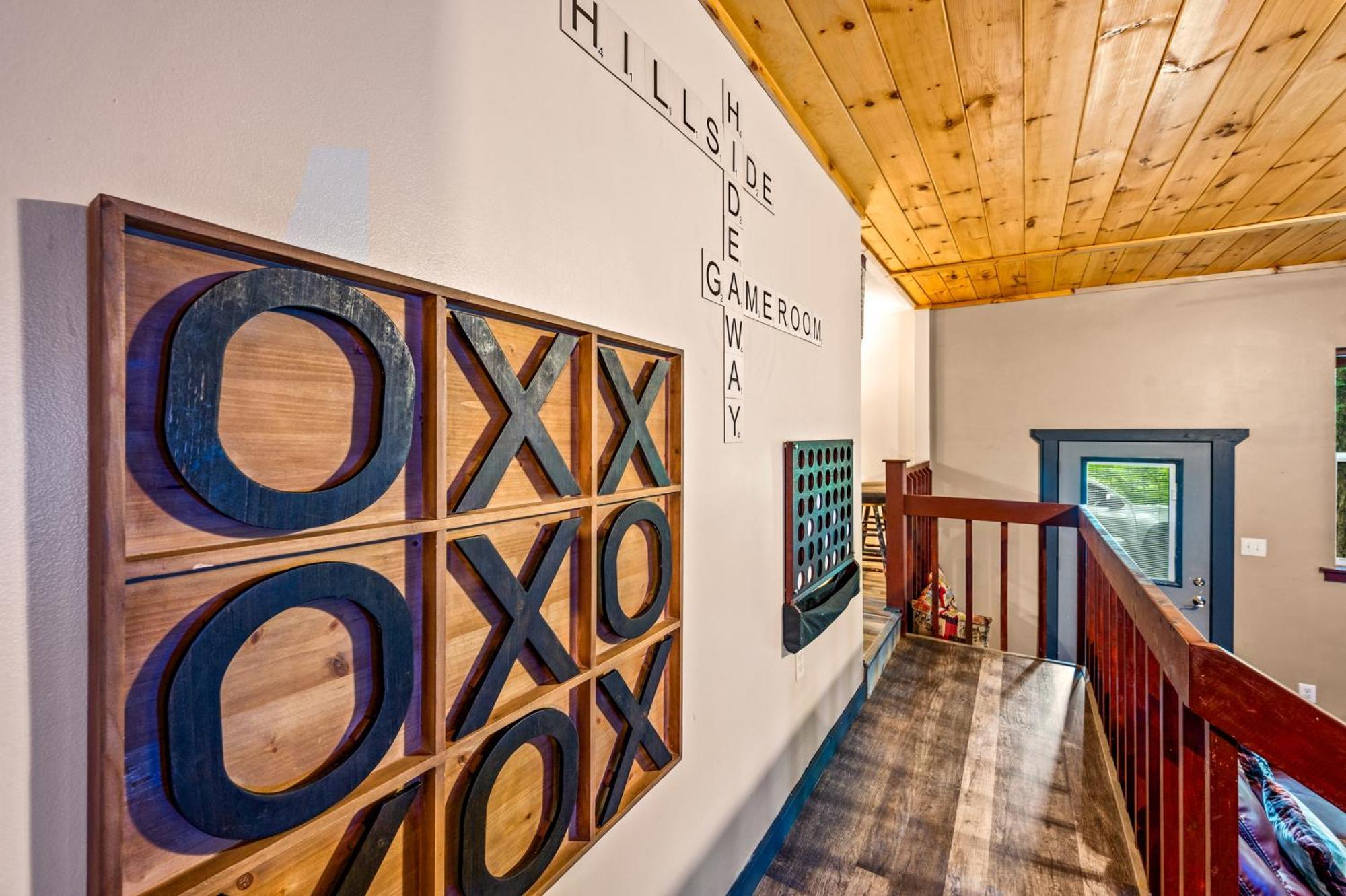 Beautiful Chalet With Fireplace And Large Game Room ガトリンバーグ エクステリア 写真
