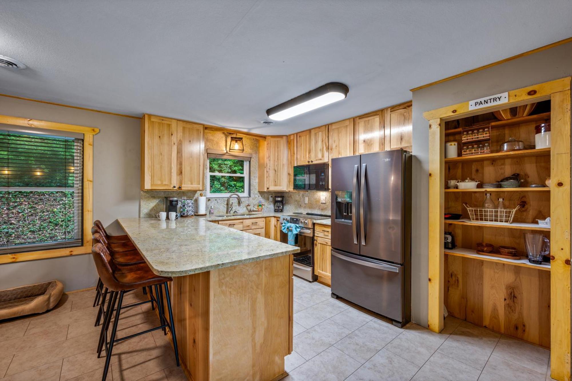 Beautiful Chalet With Fireplace And Large Game Room ガトリンバーグ エクステリア 写真