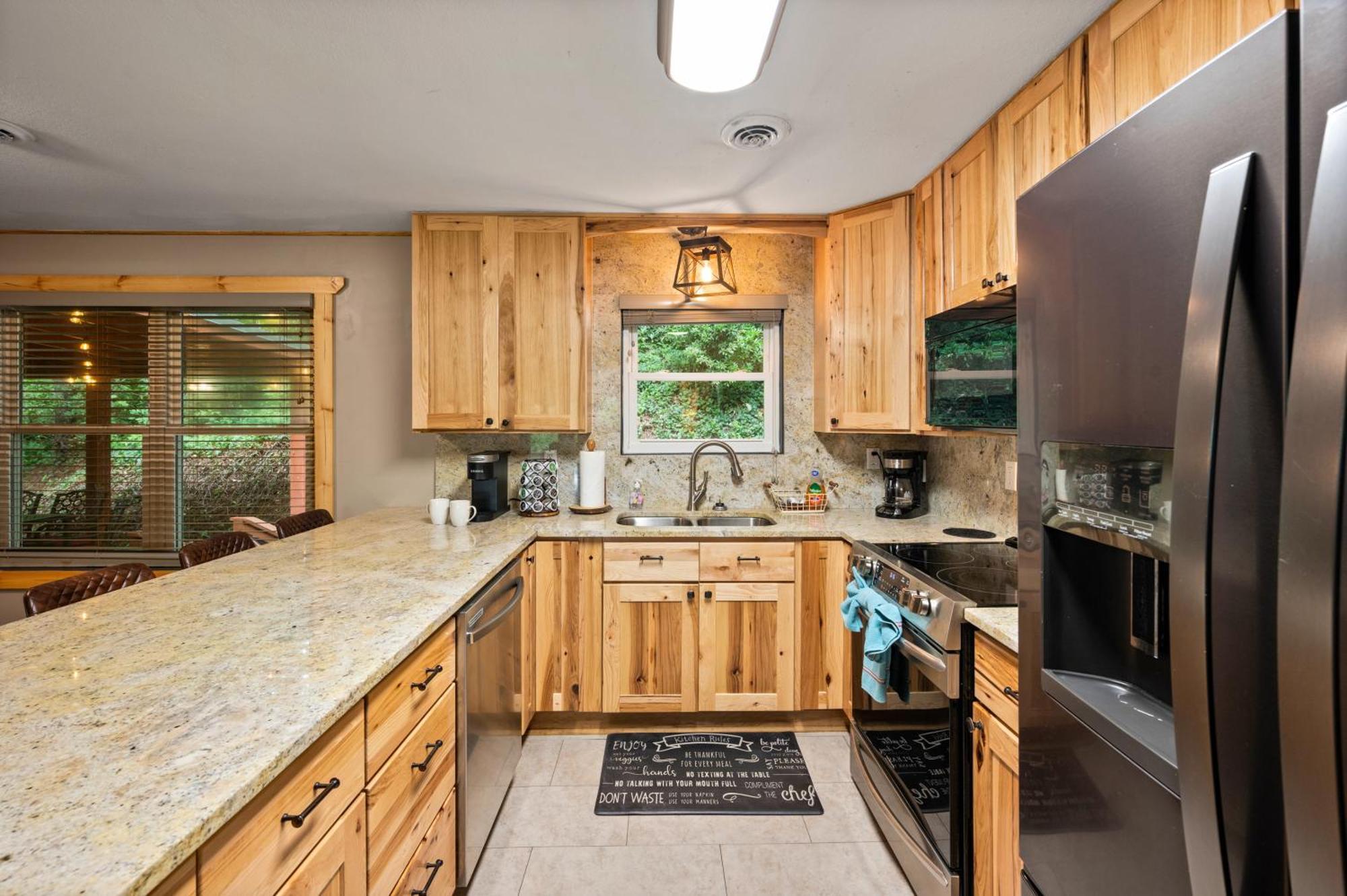 Beautiful Chalet With Fireplace And Large Game Room ガトリンバーグ エクステリア 写真