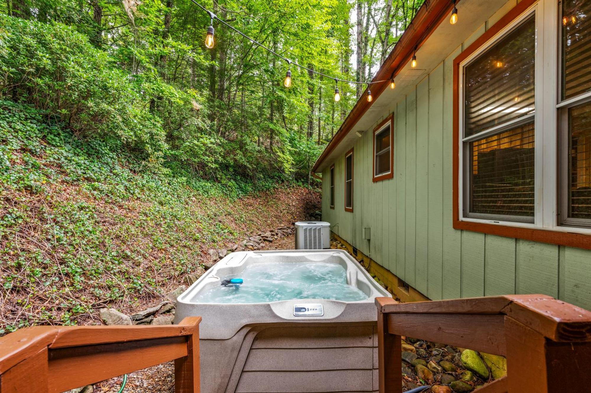Beautiful Chalet With Fireplace And Large Game Room ガトリンバーグ エクステリア 写真