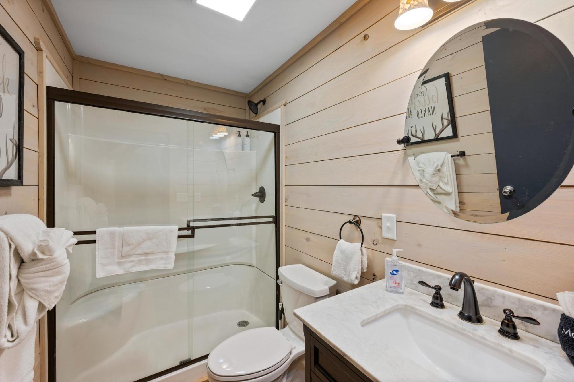 Beautiful Chalet With Fireplace And Large Game Room ガトリンバーグ エクステリア 写真