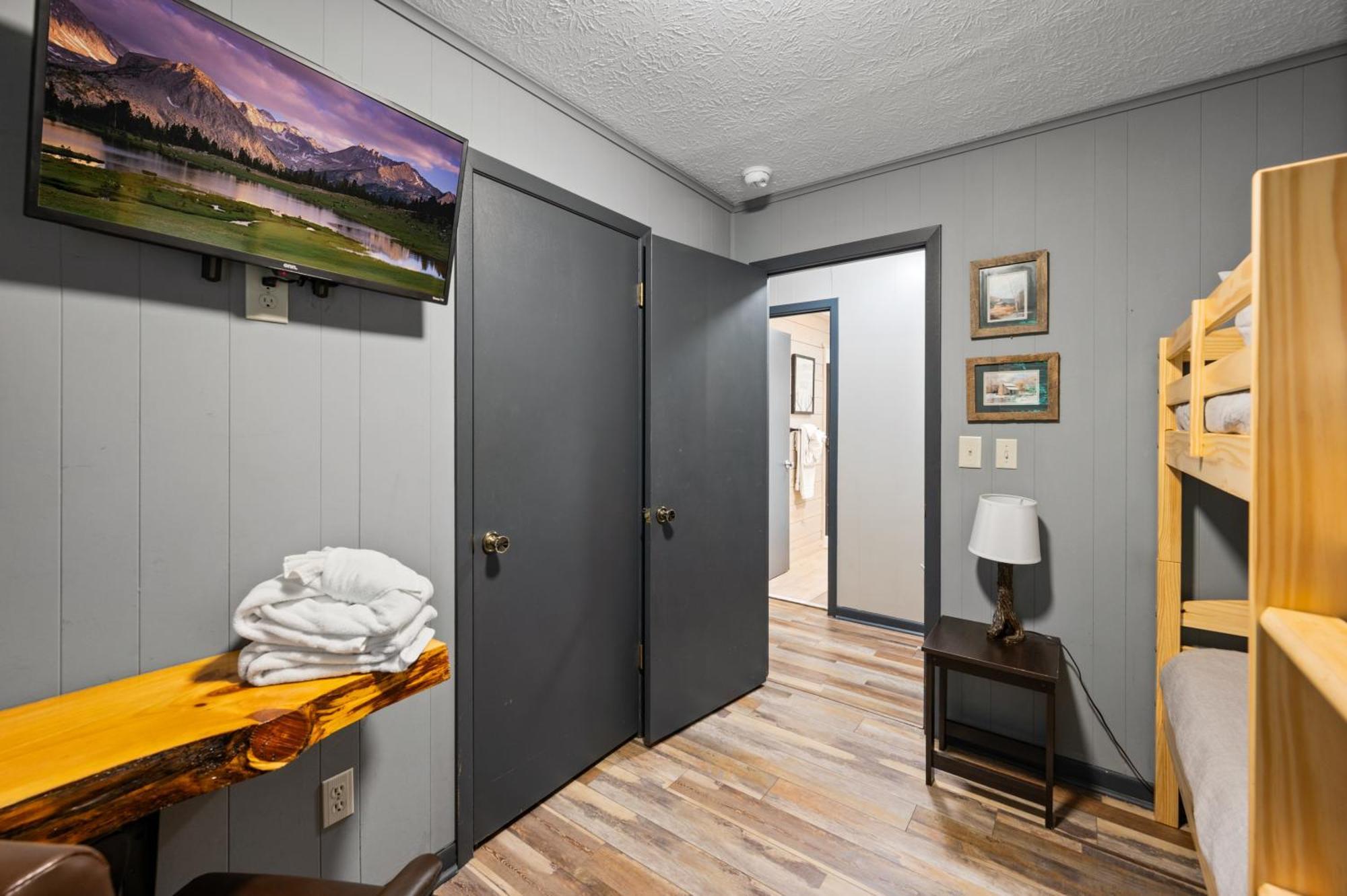 Beautiful Chalet With Fireplace And Large Game Room ガトリンバーグ エクステリア 写真